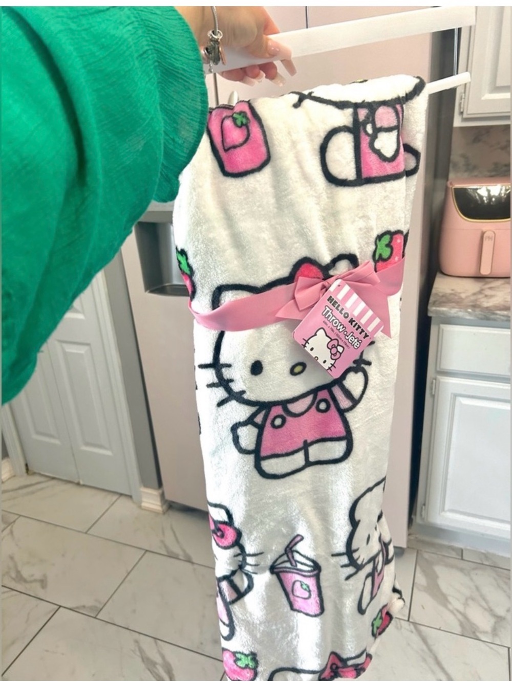 Hello Kitty blanket - Picture 2 of 3